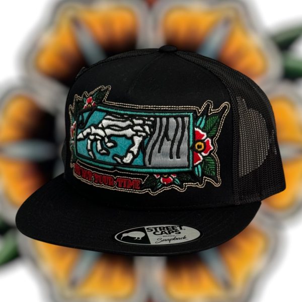 Gorra Tatuaje Tradicional It's Not Your Time No Es Tu Momento - Image 7